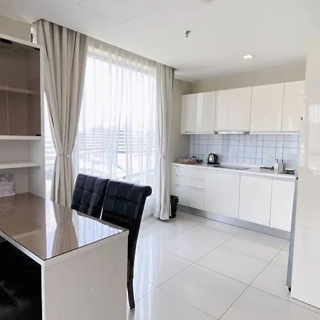 Sky Suite Kota Kinabalu-6 Pax-2Rooms-5Minsdrive-Imago,Suteraave,Riverson,Kktimesquare Bagian luar foto